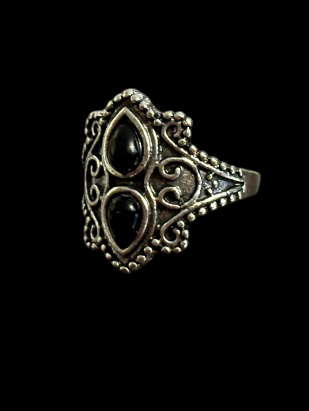 Vintage-Inspired Black Stone Filigree Ring - Women Jewelry size 6-7